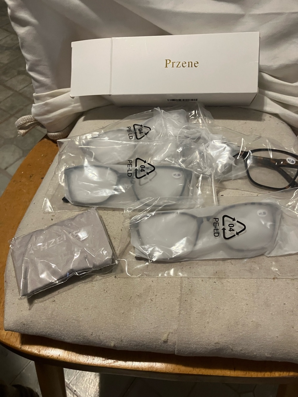 New new new !! Set of 4 prs designer 1.50 reading glasses by Przene’. All